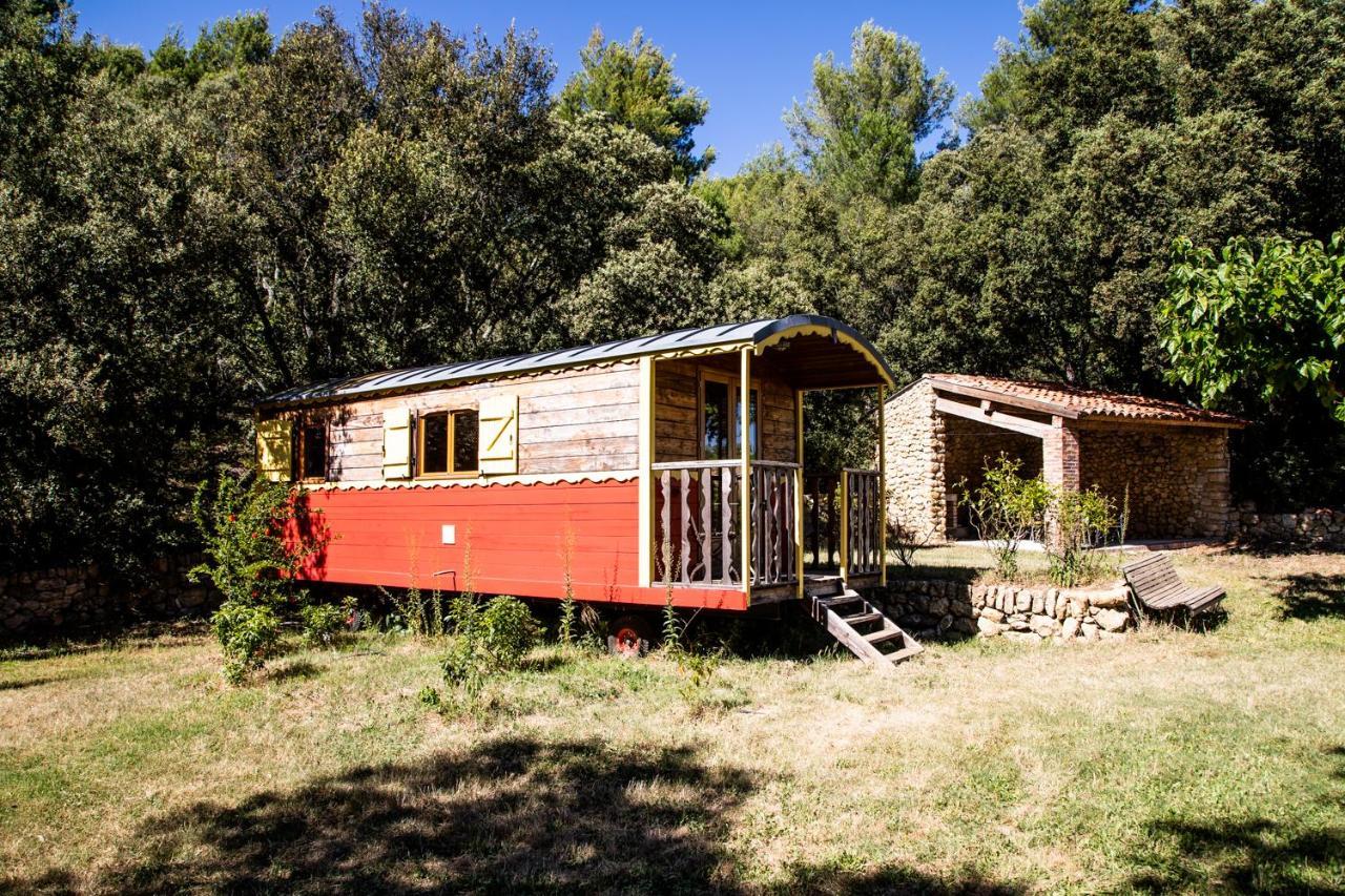 Holiday home Domaine Les Perpetus La Tour-d'Aigues